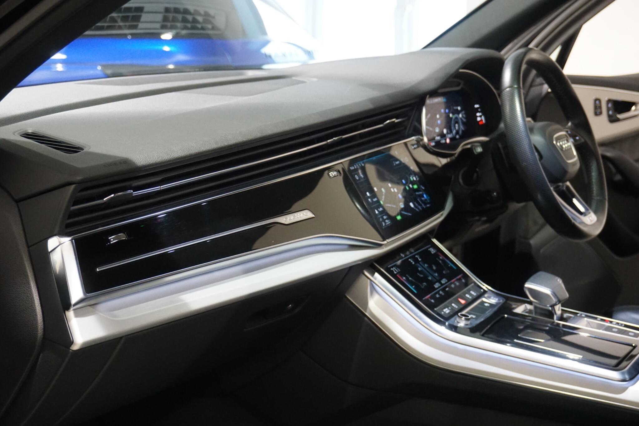 Audi Q7 3.0 TFSIe V6 55 S line SUV 5dr Petrol Plug-in Hybrid Tiptronic quattro Euro 6 (s/s) 17.9kWh (381 ps)